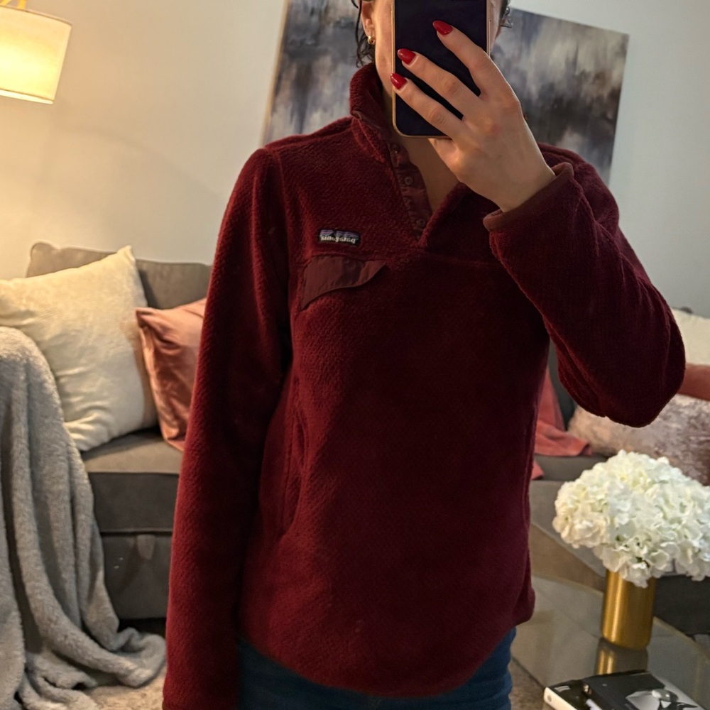 Patagonia maroon fleece pullover